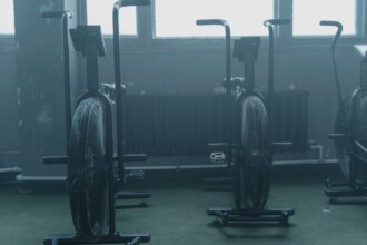 découvrez les bienfaits du cardio training pour améliorer votre endurance, brûler des calories et renforcer votre cœur. adoptez une approche dynamique et efficace pour rester en forme et booster votre énergie au quotidien.