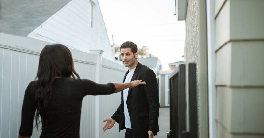découvrez le concept de détachement émotionnel, ses enjeux et ses impacts sur les relations personnelles. apprenez comment reconnaître les signes de ce phénomène psychologique et explorez des stratégies pour retrouver une connexion émotionnelle saine.