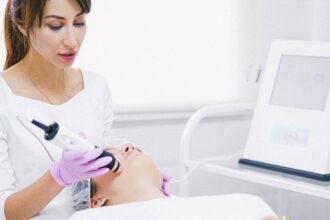 découvrez les bienfaits des lasers dermatologiques pour traiter divers problèmes de peau, améliorer votre teint et favoriser une apparence plus jeune. explorez les différentes techniques et options disponibles pour une peau saine et rayonnante.