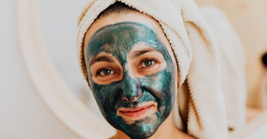 découvrez notre masque hydratant pour une peau nourrie et revitalisée. sa formule unique pénètre en profondeur pour restaurer l'hydratation et apporter éclat et douceur à votre teint. idéal pour tous les types de peau, ce soin vous offre une expérience de bien-être ultime.
