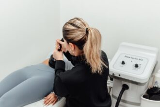 découvrez les bienfaits du massage ayurvédique, une pratique ancestrale indienne qui allie techniques traditionnelles et relaxation profonde. offrez à votre corps et esprit une expérience revitalisante pour harmoniser vos énergies et favoriser le bien-être.