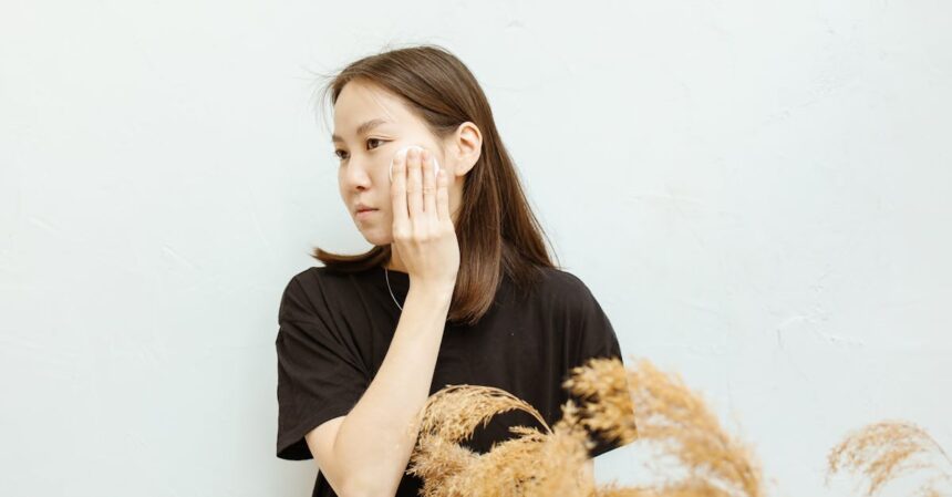 découvrez notre nettoyant facial doux qui élimine les impuretés et l'excès de sébum tout en préservant l'hydratation de votre peau. formulé avec des ingrédients naturels, il convient à tous les types de peau pour un teint éclatant et frais.
