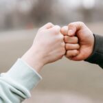 découvrez l'importance du respect mutuel dans les relations humaines. apprenez comment cultiver une atmosphère de compréhension et de bienveillance pour favoriser des interactions saines et harmonieuses.