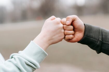 découvrez l'importance du respect mutuel dans les relations humaines. apprenez comment cultiver une atmosphère de compréhension et de bienveillance pour favoriser des interactions saines et harmonieuses.