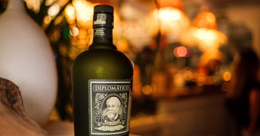 découvrez diplomatico, un rhum vénézuélien d'exception, réputé pour sa douceur et ses arômes complexes. parfait pour savourer pur ou en cocktail, il incarne l'art de la distillerie artisanale avec des notes de fruits, de vanille et de caramel. laissez-vous séduire par cette expérience gustative unique.