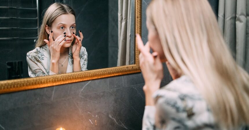 découvrez les bienfaits de l'exfoliation pour votre peau. apprenez des techniques efficaces pour éliminer les cellules mortes, améliorer le teint et révéler une peau éclatante de santé. offrez à votre épiderme le soin dont il a besoin !