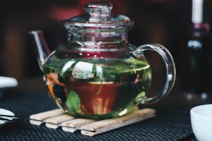découvrez les bienfaits des thés aux herbes avec notre gamme de tisanes naturelles. parfaite pour la détente et le bien-être, chaque infusion est un voyage au cœur des saveurs et des arômes. réveillez vos sens avec nos mélanges authentiques.