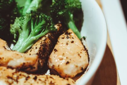 découvrez les bienfaits des régimes riches en protéines maigres : une approche saine pour renforcer votre corps, perdre du poids et améliorer votre santé globale. adoptez des aliments riches en protéines tout en réduisant les graisses pour atteindre vos objectifs nutritionnels.