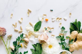 découvrez les bienfaits de la phytothérapie, une approche naturelle pour améliorer votre santé grâce aux plantes médicinales. apprenez à utiliser les extraits de plantes pour soulager divers maux et favoriser votre bien-être au quotidien.