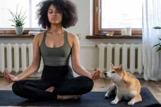 découvrez l'art de la respiration profonde : une méthode efficace pour réduire le stress, améliorer la concentration et favoriser la relaxation. apprenez des techniques simples pour intégrer cette pratique bénéfique dans votre quotidien.