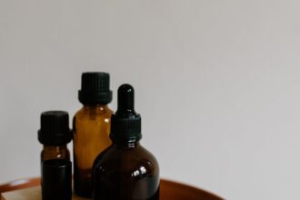 découvrez les nombreux bienfaits de l'huile essentielle de menthe poivrée : soulagement des maux de tête, amélioration de la digestion, stimulation de la concentration et bien-être général. apprenez à l'utiliser pour maximiser ses vertus naturelles et apporter une touche de fraîcheur à votre quotidien.