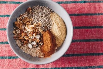 découvrez les aliments anti-inflammatoires qui peuvent améliorer votre santé et réduire l'inflammation dans votre corps. apprenez quelles options alimentaires intégrer à votre régime pour bénéficier de propriétés anti-inflammatoires et favoriser un mode de vie sain.