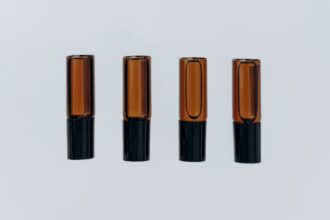 découvrez les bienfaits des huiles essentielles : apaisement, revitalisation, et amélioration du bien-être au quotidien grâce à des remèdes naturels.