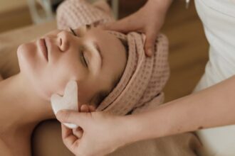 découvrez les bienfaits des massages thérapeutiques pour apaiser le corps et l'esprit. offrez-vous une expérience de détente profonde grâce à des techniques adaptées à vos besoins. soulagement des tensions, amélioration de la circulation et relaxation assurée.