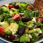 découvrez les nombreux bienfaits du régime méditerranéen, une approche alimentaire saine et équilibrée qui favorise la santé cardiaque, la perte de poids et le bien-être général grâce à des aliments riches en nutriments.