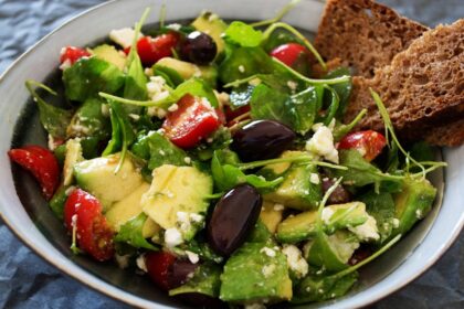 découvrez les nombreux bienfaits du régime méditerranéen, une approche alimentaire saine et équilibrée qui favorise la santé cardiaque, la perte de poids et le bien-être général grâce à des aliments riches en nutriments.