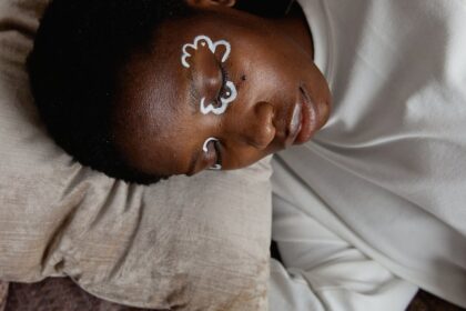 découvrez les bienfaits d'un sommeil réparateur pour votre bien-être physique et mental. apprenez des techniques pour améliorer la qualité de votre sommeil et profitez pleinement de chaque nuit.