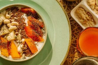 découvrez les bienfaits des fibres solubles pour votre santé ! apprenez comment elles contribuent à la digestion, aident à réguler le taux de cholestérol et favorisent la sensation de satiété. intégrez ces précieuses fibres dans votre alimentation pour améliorer votre bien-être général.
