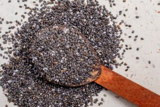 découvrez les bienfaits des graines de chia, super-aliment riche en oméga-3, fibres et antioxydants. améliorez votre santé digestive, boostez votre énergie et intégrez facilement ces graines polyvalentes dans votre alimentation quotidienne.
