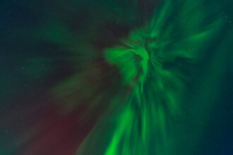 découvrez les sensations mystérieuses des picotements nocturnes. explorez les causes et les solutions pour apaiser ce phénomène inconfortable qui perturbe vos nuits. apprenez à mieux comprendre votre corps et à améliorer votre sommeil.