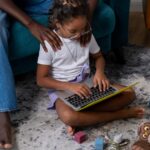 découvrez les principes du parenting positif pour élever des enfants épanouis et confiants. apprenez des techniques bienveillantes qui favorisent la communication et le respect mutuel au sein de la famille.
