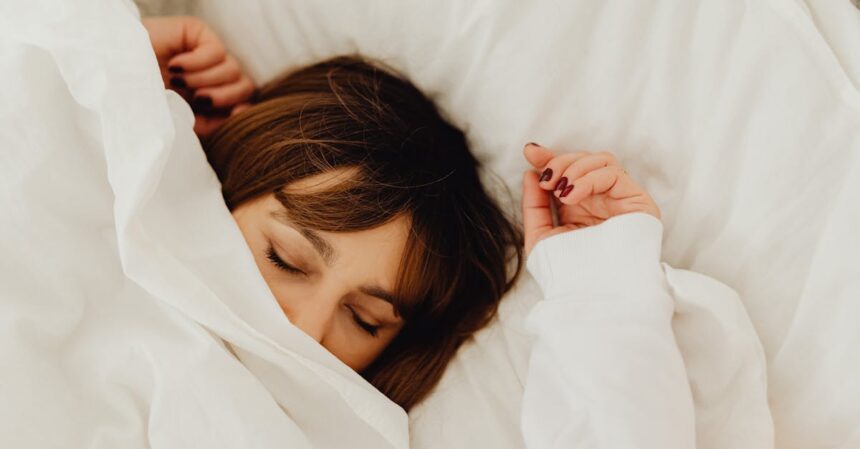 découvrez des conseils essentiels sur l'hygiène du sommeil pour améliorer la qualité de votre repos. apprenez à créer un environnement propice au sommeil, adopter des routines relaxantes et optimiser votre bien-être nocturne.