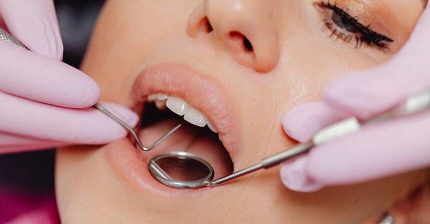 découvrez des conseils essentiels pour une hygiène bucco-dentaire optimale avec notre guide sur les soins dentaires. apprenez les meilleures pratiques pour maintenir des dents saines et un sourire éclatant.
