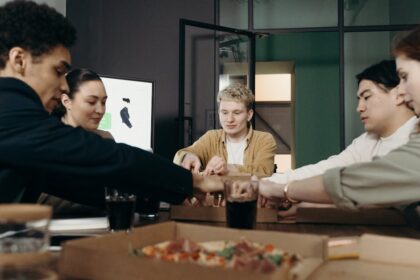 découvrez comment améliorer vos relations interpersonnelles grâce à des conseils pratiques et des stratégies efficaces. transformez votre communication et renforcez vos liens sociaux pour une vie plus épanouissante.