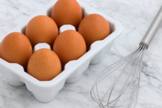 découvrez tout sur les protéines : leurs rôles essentiels dans l'alimentation, les meilleures sources, et comment les intégrer efficacement dans votre régime. apprenez à optimiser votre santé avec des conseils nutritionnels et des recettes riches en protéines.