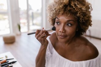 découvrez des conseils et des stratégies pour renforcer votre estime de soi. apprenez à mieux vous connaître, à surmonter vos doutes et à cultiver une image positive de vous-même pour réussir dans tous les aspects de votre vie.