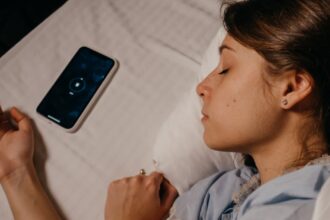 découvrez l'importance de la santé du sommeil pour un bien-être optimal. apprenez des conseils pratiques pour améliorer vos nuits et favoriser un sommeil réparateur.