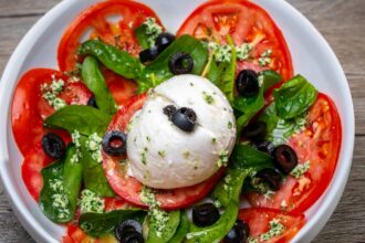 découvrez comment adopter une alimentation équilibrée pour améliorer votre santé et votre bien-être. apprenez à combiner les bons nutriments, à diversifier vos repas et à faire des choix alimentaires judicieux pour un mode de vie sain.
