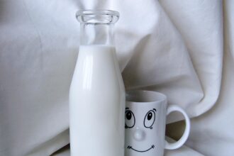 découvrez l'importance du calcium pour votre santé : un minéral essentiel pour des os solides, un cœur en bonne santé et un fonctionnement optimal des muscles. informez-vous sur les meilleures sources et les conseils pour assurer un apport suffisant.