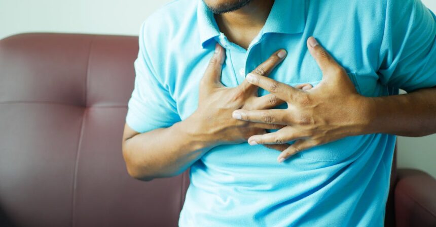 découvrez les symptômes, causes et traitements des crises cardiaques. protégez votre santé cardiovasculaire et apprenez à reconnaître les signes d'une attaque cardiaque pour agir rapidement.
