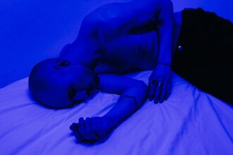 découvrez tout sur l'insomnie, ses causes, ses symptômes et les solutions pour retrouver un sommeil réparateur. apprenez à mieux comprendre ce trouble du sommeil et les stratégies efficaces pour améliorer votre qualité de vie.