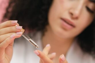 découvrez nos solutions anti-aging innovantes qui combattent les signes du vieillissement cutané. retrouver une peau éclatante et jeune grâce à nos conseils et produits spécialisés.