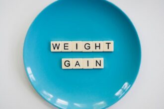 découvrez comment optimiser votre prise de poids grâce aux macronutriments. apprenez à ajuster vos apports en protéines, glucides et lipides pour atteindre vos objectifs de prise de masse de manière saine et efficace.