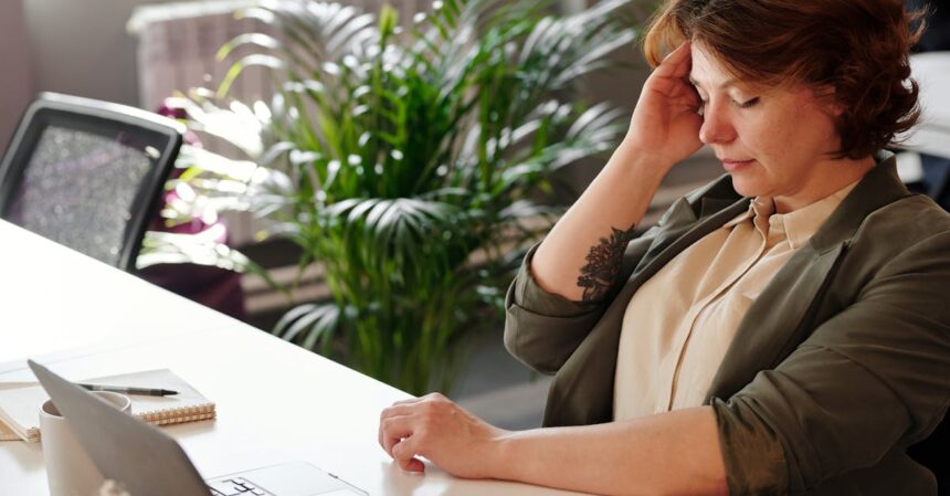 découvrez les causes, symptômes et traitements des maux de tête. apprenez à soulager votre douleur et à prévenir les crises grâce à nos conseils pratiques et remèdes efficaces.