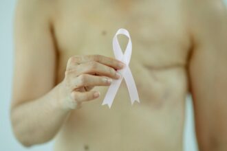 découvrez la maladie à corps de lewy, une forme de démence aux symptômes variés, tels que des troubles cognitifs, des hallucinations et des fluctuations de l'humeur. informez-vous sur les causes, les symptômes et les options de traitement pour mieux comprendre cette condition complexe.