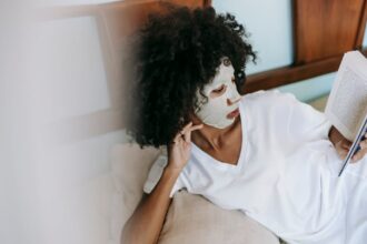 découvrez notre masque apaisant, conçu pour calmer et hydrater votre peau en profondeur. idéal pour les peaux sensibles, il offre une sensation de fraîcheur et de douceur, tout en réduisant les rougeurs et les irritations. offrez à votre visage le réconfort qu'il mérite avec notre formule naturelle et efficace.