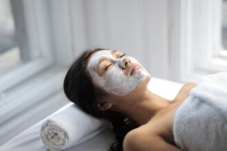 découvrez notre masque spécialement conçu pour les femmes enceintes, alliant confort et sécurité. éveillez votre beauté naturelle et protégez votre peau des agressions extérieures tout en vous offrant une expérience de bien-être unique pendant la grossesse.