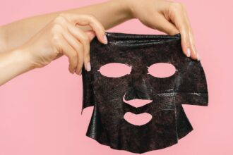découvrez les bienfaits du masque au charbon : purifiez votre peau, éliminez les impuretés et redonnez-lui éclat et fraîcheur. un soin incontournable pour un teint radieux et revitalisé !