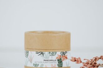 découvrez notre masque purifiant, une formule innovante qui nettoie en profondeur la peau, élimine les impuretés et redonne éclat et fraîcheur. idéal pour tous les types de peau, il revitalise et hydrate tout en laissant votre teint lumineux.