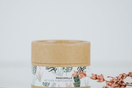 découvrez notre masque purifiant, une formule innovante qui nettoie en profondeur la peau, élimine les impuretés et redonne éclat et fraîcheur. idéal pour tous les types de peau, il revitalise et hydrate tout en laissant votre teint lumineux.