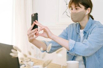 découvrez les bienfaits des masques pour le visage ! offrez à votre peau une hydratation intense, une purification profonde et un éclat naturel grâce à nos masques adaptés à tous les types de peau. transformez votre routine beauté avec des soins efficaces et revitalisants.