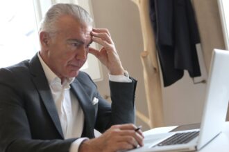 découvrez les causes, symptômes et traitements des maux de tête. apprenez à soulager vos douleurs et à adopter des habitudes préventives pour améliorer votre qualité de vie.