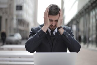 découvrez des informations essentielles sur les maux de tête : causes, types et méthodes de soulagement. apprenez à identifier vos symptômes et à choisir les meilleurs traitements pour améliorer votre qualité de vie.
