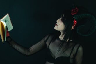découvrez les causes et les solutions aux maux de tête nocturnes. apprenez comment prévenir ces douleurs qui perturbent votre sommeil et affectent votre qualité de vie. trouvez des conseils pour mieux gérer vos nuits et retrouver un repos paisible.