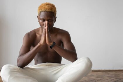 découvrez la sérénité avec notre méditation guidée. plongez dans un voyage intérieur apaisant qui vous aidera à réduire le stress, améliorer votre concentration et trouver l'équilibre. que vous soyez débutant ou praticien expérimenté, nos sessions vous accompagneront vers un état de calme et de relaxation profonde.