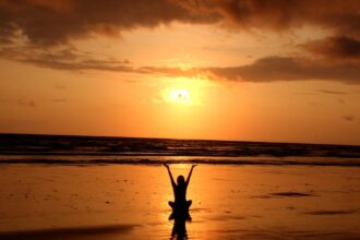 découvrez les bienfaits de la méditation pour votre bien-être mental et physique. apprenez des techniques simples pour réduire le stress, améliorer votre concentration et favoriser la paix intérieure. plongez dans l'univers de la méditation et transformez votre quotidien !